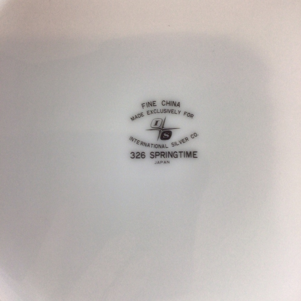 Vintage International Silver Company 326 Springtime Dinner Plates - Set of 2 - Picture 6 of 9